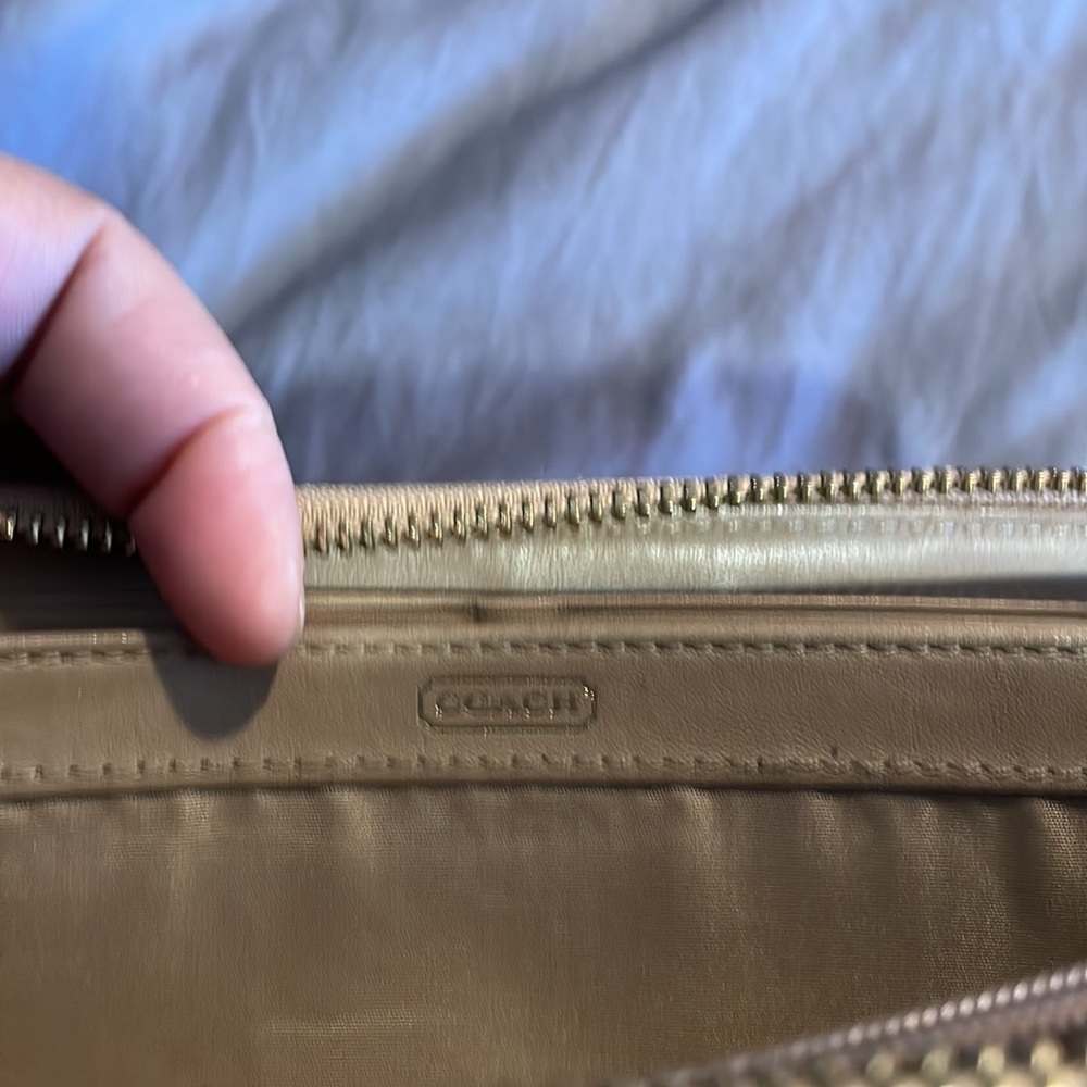 Beautiful Coach Wallet - Picture 4 of 8